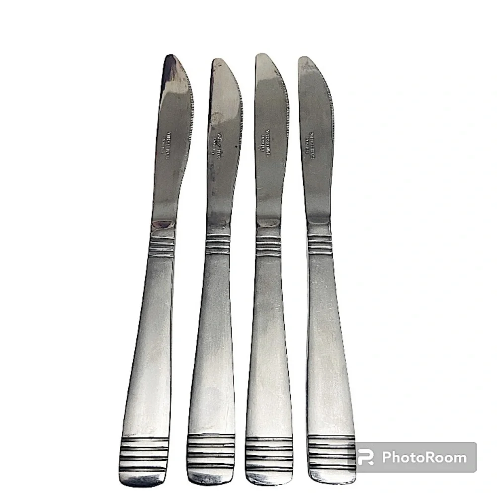 Gibson Vintage Palmore Stainless Silverware Four Piece Preowned Knife Set.